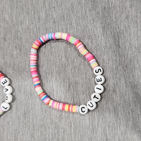 4 girls bracelets - Picture 3 of 5